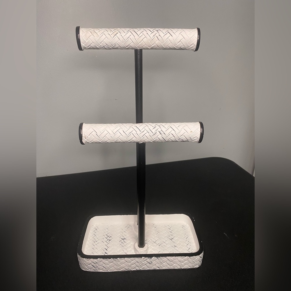 Necklace holder